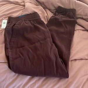 New with tag. Old navy high rise pants